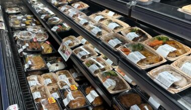 I never to know which bento to buy at the Little Tokyo (Los Angeles)