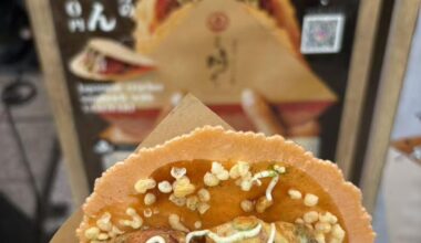 I’ve had takoyaki, I’ve had senbei, but this is my first time trying takoyaki senbei.