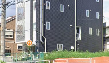 Is it a good idea to park my bicycle on these fences