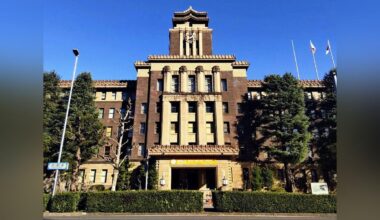 Nagoya City to investigate 21 teachers and staff.  Reports of "watching students in swimsuits" and "making them sit on their laps"