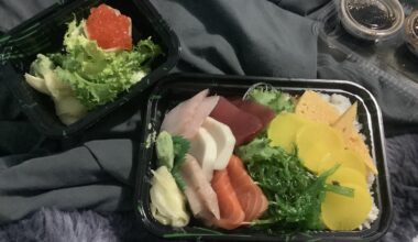 Trying Chirashi and Ikura for the first time