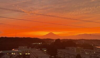 Burning 🔥 red Fuji at sunset.