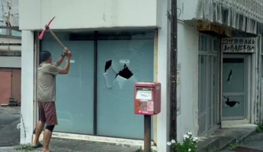 Man has been arrested for smashing the windows of the support office for the mayor of Nanjo City, Okinawa Prefecture, with a pickaxe, amid a no-confidence resolution over sexual harassment issues involving city employees, which led to the dissolution of the city council.