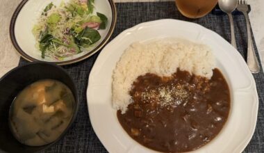 [homemade] Japanese curry with miso soup and a fresh cabbage salad