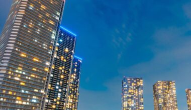 Mitsui Fudosan cracks down on speculators who buyvnew high-rise apartments only to flip them for more money, raising prices.