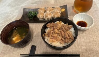 [homemade] Simple Japanese dinner: gyudon, miso soup, and shumai