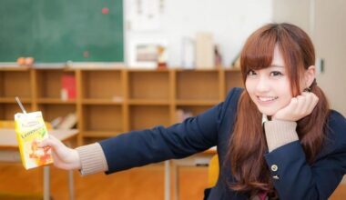 Japanese convenience store opens new branch inside public high school【Video】