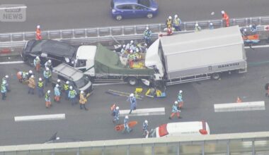 Least 5 vehicles involved in accident near Chofu IC on Chuo Expressway in Tokyo, information also indicates multiple injuries (TV Asahi NEWS)