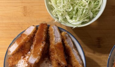 Homemade tonkatsu, came out almost perfect, sauce was homemade too ✨