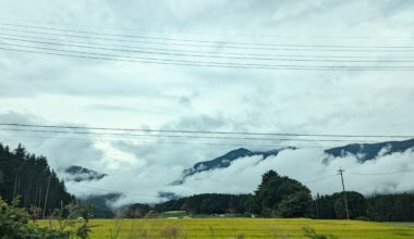 Passing through Yamanashi, while riding Nagoya to Tokyo on local trains…