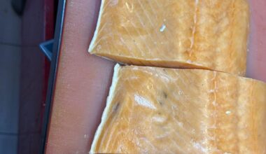 I changed my salmon supplier and he brought me an orange frozen salmon