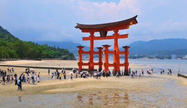 O-Torii gate of Itsukushima Shrine in the summer, Miyajima, Hatsukaichi City, Hiroshima Prefecture [OC]