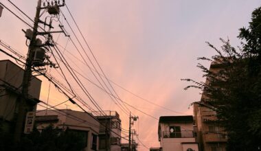 きれいな空！もうすぐ一週間が終わるね。おつかれさま！よい一日を