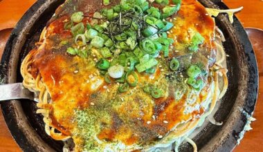 Which style of Okonomiyaki do you prefer? Hiroshima or Osaka style? 🤔🤔🤔