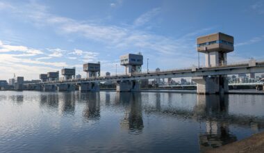 The Yodogawa Weir in the morning (Osaka)