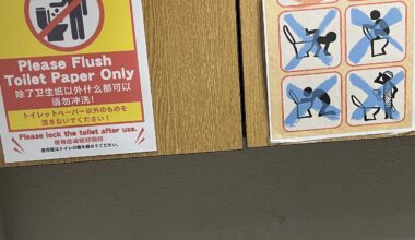 Luckily the sign on the right showed me exactly how to use this toilet; I nearly did the bottom right/middle left simultaneously.