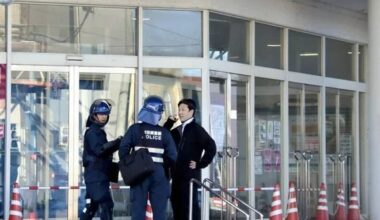 Bear Enters Aeon Store in Akita Prefecture; Prefectural Staff Tranquilize, Cull Animal
