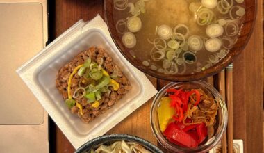 Breakfast, featuring my favorite chopsticks holder 😋