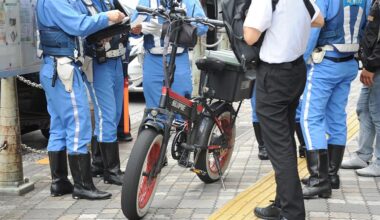 Rider:"This is a bicycle", Police:"The wheel doesn't stop spinning. Please come to the police station" Five people arrested in 30 minutes for riding illegal mopeds