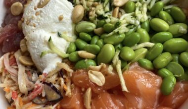 Poke with salmon, tuna, mais, edamame, surimi, philadelphia, zucchini, and peanuts