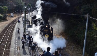 Old steam locomotives in Japan, the JNR Class D51 No. D51 200 between Shin-Yamaguchi and Tsuwano stations, along with a few photos from around Tsuwano.