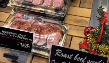 Japanese Christmas dinner staples: Wagyu Roast Beef Sushi! 🍣🎄