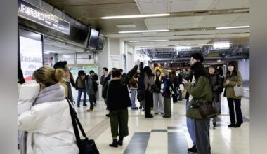 Earthquake and Tsunami off the coast of Aomori: Live updates from Yomiuri Shinbun (0.4-0.5m Tsunamis reached Aomori and Iwate, no nuclear power plant abnormalities detected thus far)