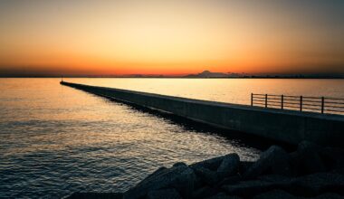 Was photographing a cycling event a Makuhari a week and a half ago, took a break to check out dusk at the water.