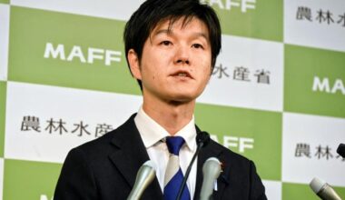 Local Japanese governments are opposing the federal government's "rice coupons" due to the hassle and cost of distributing them