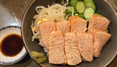 Homemade seared salmon don