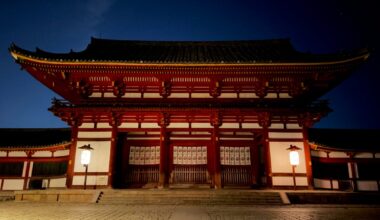 Todai-ji gates at midnight