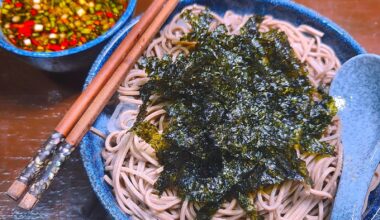 A healthier alternative to 2min noodles 💪🏻This takes 5mins to make ✌🏻Light and refreshing! For my version, I like to add some grated ginger, chopped chillies and spring onions to some soba sauce and cold water and it's done 👍🏻♥️🤤