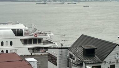 Does anyone know what ship this is that was sailing in the Tokyo Bay yesterday?