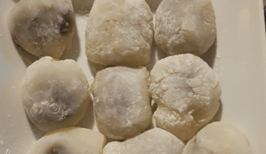 My second try on homemade azuki mochi (first was a huge mess), I don't know why some have a rocky texture and some have clean texture but they are perfectly soft !