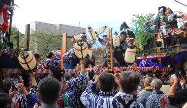 floats colliding at the Kakunodate-matsuri