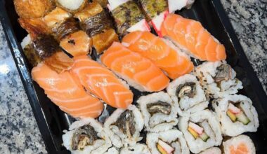 Sushi for dinner as self love treatment 😋