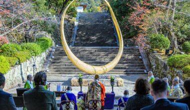 2-ton monument moves from Irish Pavilion at expo to Chion-in Temple