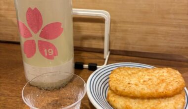 When you think of Japan, you think of cherry blossoms. The label is cute, so I bought it. Jyukyu Sakura Junmai Ginjo Unfiltered Nama.