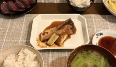 My husband prepared this traditional Japanese dinner for me. Feeling so lucky and healthy! 🍱