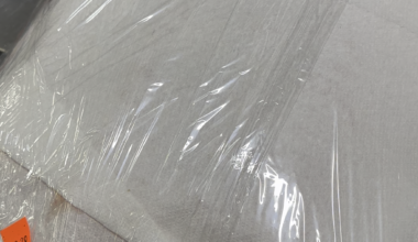 Approximately 1435 salmon sushi