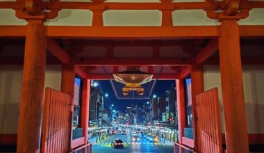 Nishiromon Gate at night, Yasaka-jinja Shrine, Higashiyama Ward, Kyoto [OC]