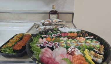 Sushi, Sashimi, "Wild Oysters", Quahog Clams, Little Neck Clams ...