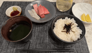 [homemade] Simple Japanese dinner – sashimi, rice, and miso soup