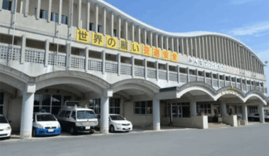 Maritime Self-Defense Force member was arrested on suspicion of assaulting and strangling a female store clerk at a tenant building in Naha