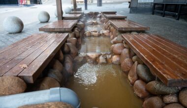Arima Onsen's public footbath, before the arrival of the day's feet