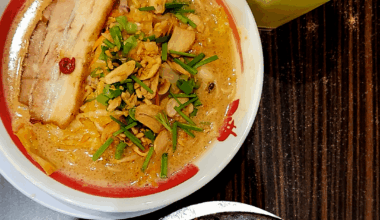 I ate Pork Kara-Tama-Uma (Spicy Egg Ramen), Salmon Ishiyaki-Chaofan (Grilled-Fried Rice) and Matcha at Bari Uma Ramen in Kuala Lumpur, Malaysia 🇲🇾