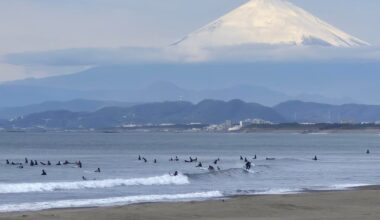 Surfing under the Fuji san