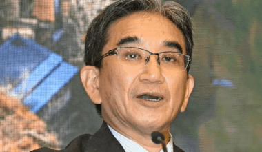 Lmao Japanese politician who is a hardliner against China, caught in affair with a Chinese woman. Even though he has a wife and children, it is said that he was building a second family with a Chinese woman