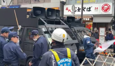 A police line was being deployed at 12:30 PM today (11th Feb, 2026) by the Tokyo MPD in front of Takadanobaba Station.

A group of black-coloured extremist right-wing vehicles heading toward Waseda is being held back. Nettouyoku are truly a disgrace and nuisance to the society.