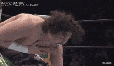 Jake Lee caves in the double champ’s ribs with a running knee!